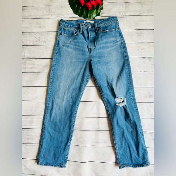 Levi’s Women’s High Rise Wedgie Straight Button Fly Jeans Size 28/26 - Picture 7 of 11